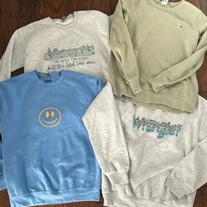 Lot of 4 crew neck sweatshirts adult size s